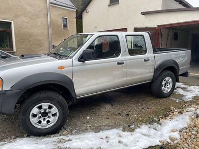 Grau Gebraucht 2011 Nissan Navara Abholung | 16.000 €