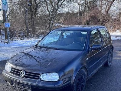 Schwarz Gebraucht 2002 VW Golf IV Basis Kleinwagen | 1.100 € (Guter Preis)