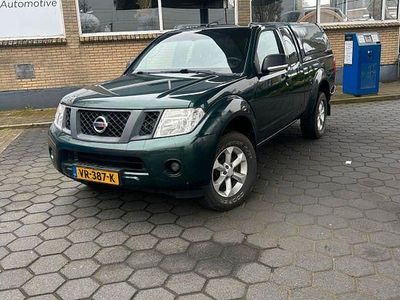 Second-hand Nissan Navara 190 CP (139 kW) 2015 Verde Pickup