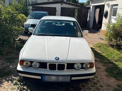 Używany BMW 520 130 KM (95 kW) 1988 Biały Sedan/Limuzyna