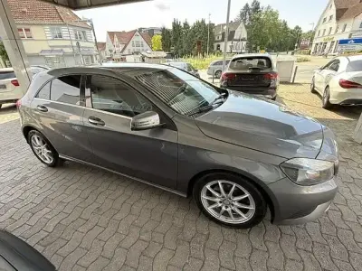 Gebraucht Mercedes A180 Style 122 PS (89 kW) 2013 Grau Kleinwagen