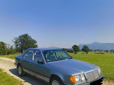 Gebraucht Mercedes E230 132 PS (97 kW) 1987 Blau Limousine