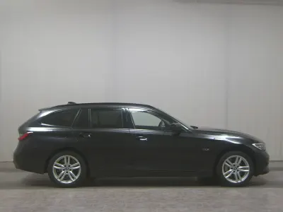Gebraucht BMW 330 Sport Line 252 PS (185 kW) 2022 Schwarz Kombi