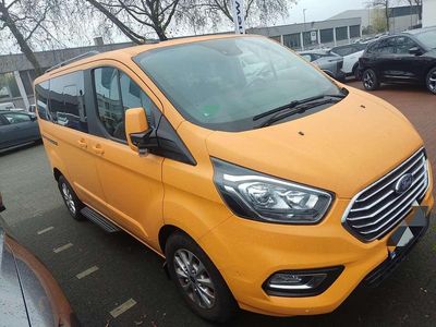 Gebraucht Ford Tourneo Titanium 125 PS (91 kW) 2021 Gelb Van / Kleinbus