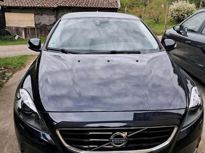 Second-hand Volvo V40 120 CP (88 kW) 2016 Albastru Berlinǎ
