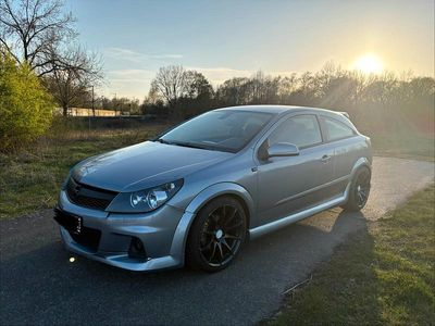 Gebraucht Opel Astra 140 PS (102 kW) 2006 Silber Coupé