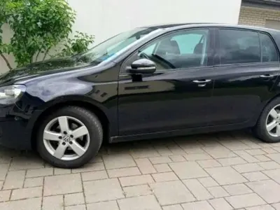 Gebraucht VW Golf VI Team 105 PS (77 kW) 2010 Schwarz Kleinwagen