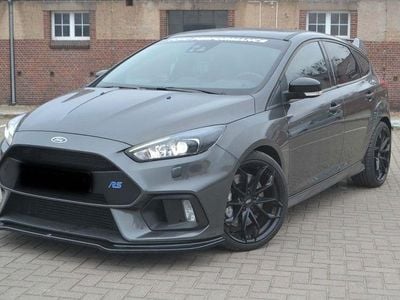Grau Gebraucht 2017 Ford Focus RS Limousine | 28.999 €