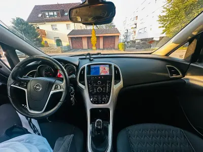Gebraucht Opel Astra 140 PS (102 kW) 2013 Grau Kombi