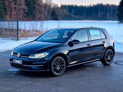 Schwarz Gebraucht 2018 VW Golf VII Comfortline Kleinwagen | 16.500 € (Etwas zu teuer)