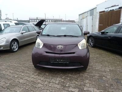 Gebraucht Toyota iQ Basis 68 PS (50 kW) 2009 Rot Kleinwagen