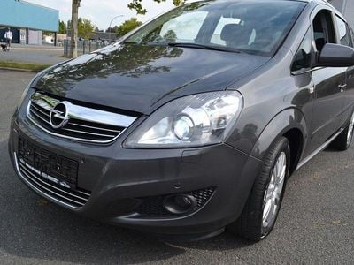 Grau Gebraucht 2012 Opel Zafira Family Van / Kleinbus | 3.750 € (Fairer Preis)