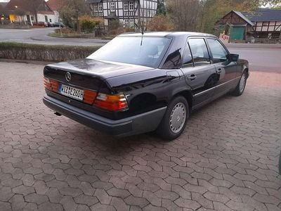 Schwarz Gebraucht 1988 Mercedes E260 Limousine | 4.990 €