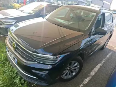 Gebraucht VW Tiguan Life 150 PS (110 kW) 2023 Deep black perleffekt SUV