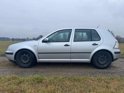 Silber Gebraucht 2001 VW Golf IV Kleinwagen | 1.600 € (Etwas zu teuer)