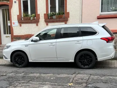 Gebraucht Mitsubishi Outlander P-HEV 224 PS (164 kW) 2019 Weiß SUV