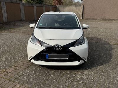 Gebraucht Toyota Aygo 69 PS (50 kW) 2018 Weiß Kleinwagen