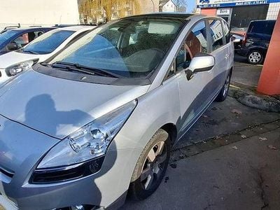 Gebraucht Peugeot 5008 Premium 156 PS (114 kW) 2011 Silber Van / Kleinbus