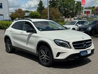 Gebraucht Mercedes GLA200 Urban 156 PS (114 kW) 2017 Weiß SUV