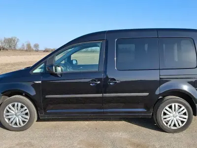 Gebraucht VW Caddy Trendline 150 PS (110 kW) 2017 Schwarz Van / Kleinbus
