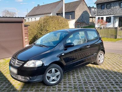 Gebraucht VW Fox 55 PS (40 kW) 2009 Schwarz Kleinwagen