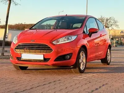 Gebraucht Ford Fiesta Titanium 80 PS (58 kW) 2014 Rot Kleinwagen