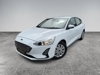 Gebraucht Ford Focus Trend 86 PS (63 kW) 2019 Frozen white Limousine