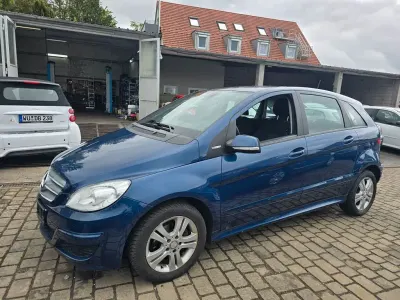 Gebraucht Mercedes B180 116 PS (85 kW) 2010 Blau Van / Kleinbus