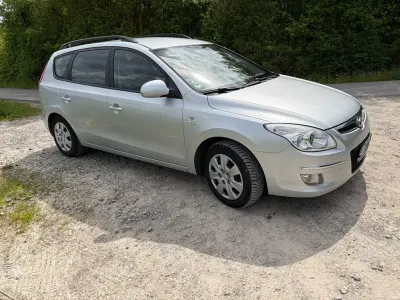 Gebraucht Hyundai i30 Comfort 126 PS (92 kW) 2009 Silber Kombi