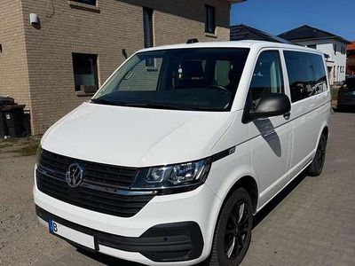Second-hand VW Multivan Trendline 150 CP (110 kW) 2021 Alb Monovolum