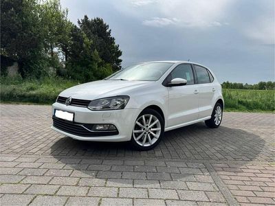 Weiß Gebraucht 2015 VW Polo Highline Kleinwagen | 9.900 € (Fairer Preis)