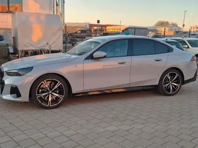 Gebraucht BMW 520 M Sport 197 PS (144 kW) 2024 Grau Limousine