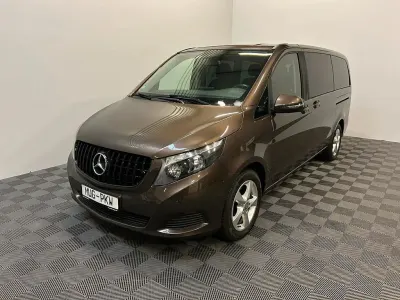 Gebraucht Mercedes V220 163 PS (119 kW) 2018 Braun Van / Kleinbus