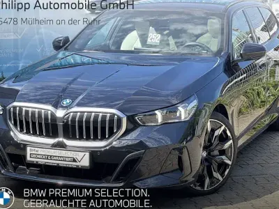 Gebraucht BMW 550e M Sport 489 PS (359 kW) 2025 Carbonschwarz Kombi