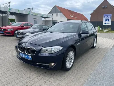 Gebraucht BMW 525 Sport Line 218 PS (160 kW) 2013 Blau Kombi