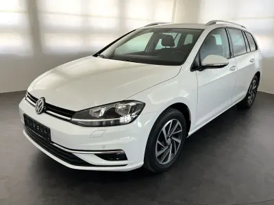 Używany VW Golf VII Sound 110 KM (80 kW) 2018 Biały Kombi