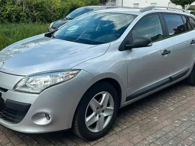 Brugt Renault Mégane GrandTour 106 HK (77 kW) 2011 Sølv Stationcar