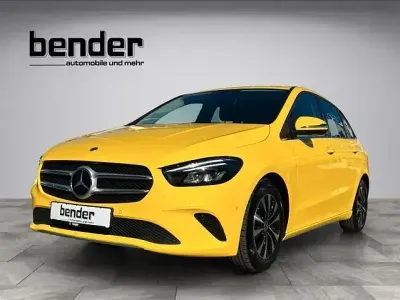 Używany Mercedes B200 150 KM (110 kW) 2022 Czarny Minivan