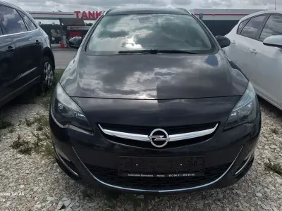 Gebraucht Opel Astra Exklusiv 165 PS (121 kW) 2015 Schwarz Kombi
