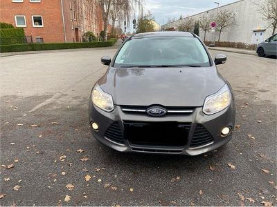 Grau Gebraucht 2011 Ford Focus Ambiente Kombi | 5.150 € (Fairer Preis)