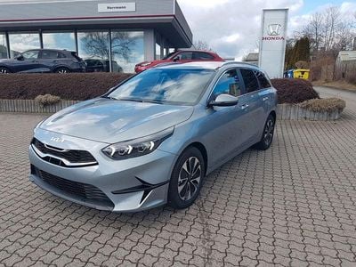 Neu Kia Ceed Sportswagon 140 PS (102 kW) 2025 Grau Kombi