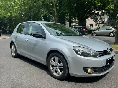 Gebraucht VW Golf VII 105 PS (77 kW) 2012 Silber Limousine