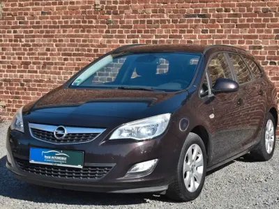 Używany Opel Astra 140 KM (102 kW) 2012 Brązowy Kombi