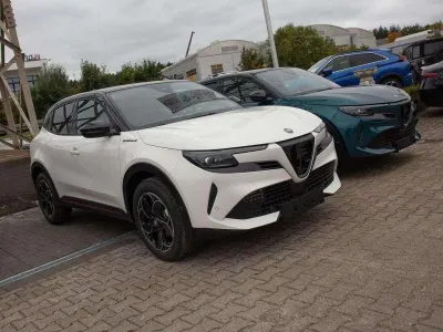 Neu Alfa Romeo Junior Edizione Speciale 145 PS (106 kW) 2026 Weiß SUV
