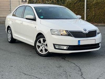 Weiß Gebraucht 2013 Skoda Rapid Active Limousine | 4.150 € (Guter Preis)