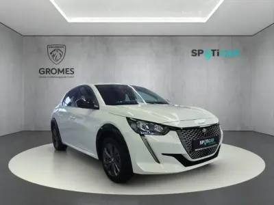 Gebraucht Peugeot e-208 Allure 100 kW (136 PS) 2023 Weiß Kleinwagen