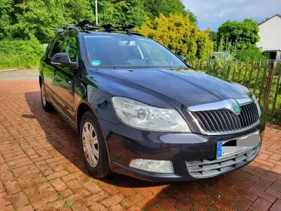 Gebraucht Skoda Octavia Ambition 105 PS (77 kW) 2012 Schwarz Kombi