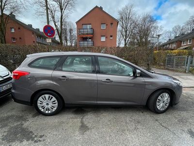 gebraucht Ford Focus 1,5TDCi 88kW Turnier + AHK + Klima