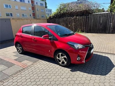 Usata Toyota Yaris Hybrid 101 CV (74 kW) 2017 Rosso Utilitaria