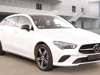 Gebraucht Mercedes CLA250e Shooting Brake Night 218 PS (160 kW) 2022 Mondstein (metallic) Kombi